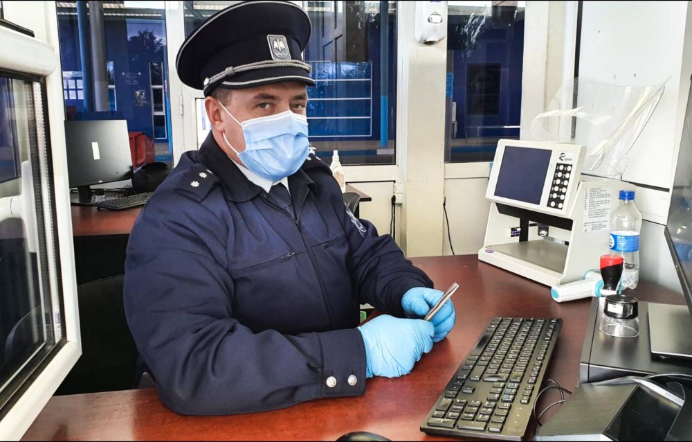 Moldovenii „se vaccinează prin Skype”. Două persoane și-ar fi administrat vaccinul împotriva Covid-19 pe când se aflau în afara țării