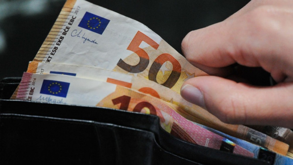 Guvernul Germaniei pregăteşte majorarea salariului minim