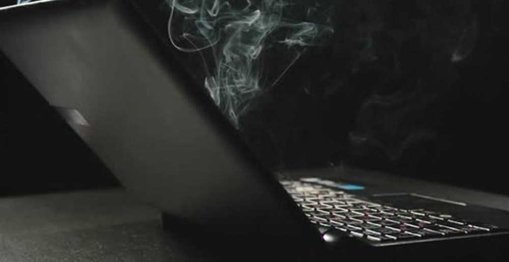 7 cele mai comune greșeli care îți pot distruge laptopul. La ce e bine să fii atent