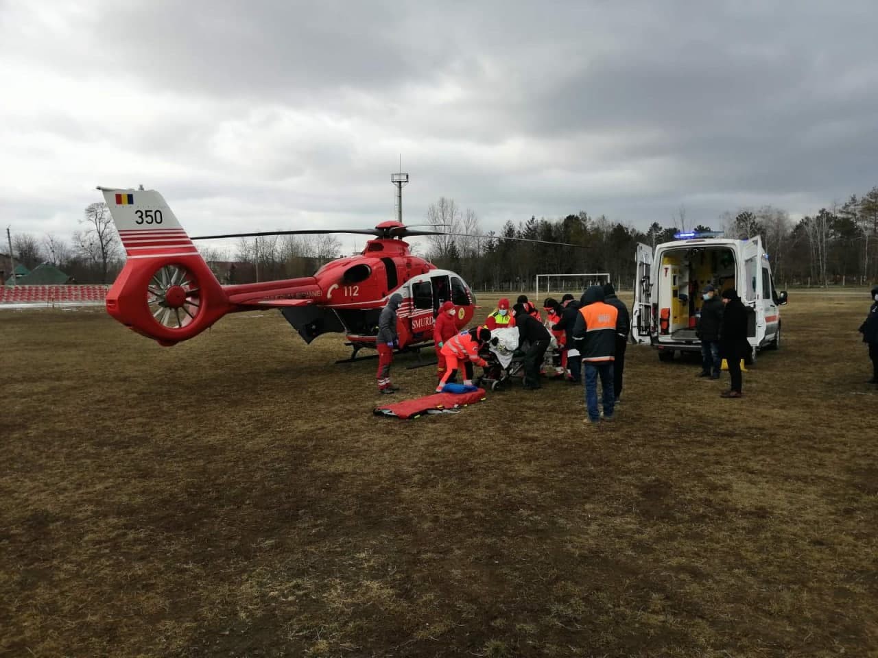 FOTO // Intervenție SMURD: Un bărbat a fost adus de urgență la Chișinău, după ce a fost implicat într-un accident rutier