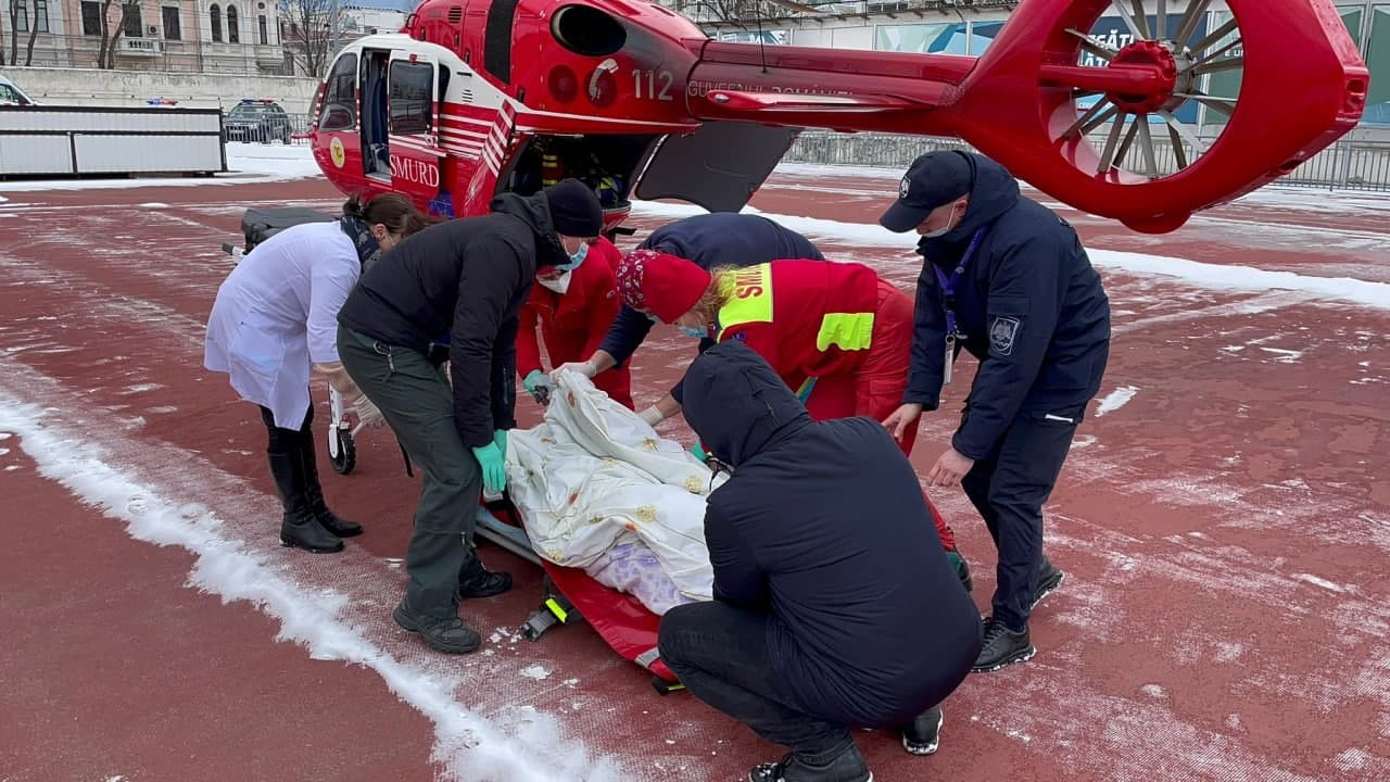 FOTO // Intervenție SMURD: Un bărbat a fost adus de urgență la Chișinău, după ce a fost implicat într-un accident rutier