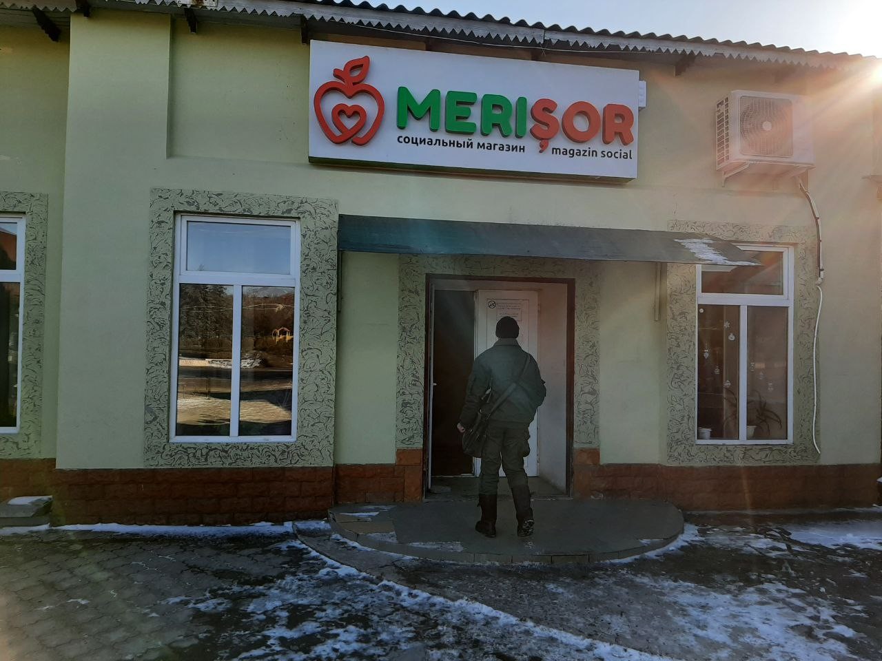 FOTO // Magazinele sociale, lansate la inițiativa lui Ilan Șor, îi ajută pe oameni