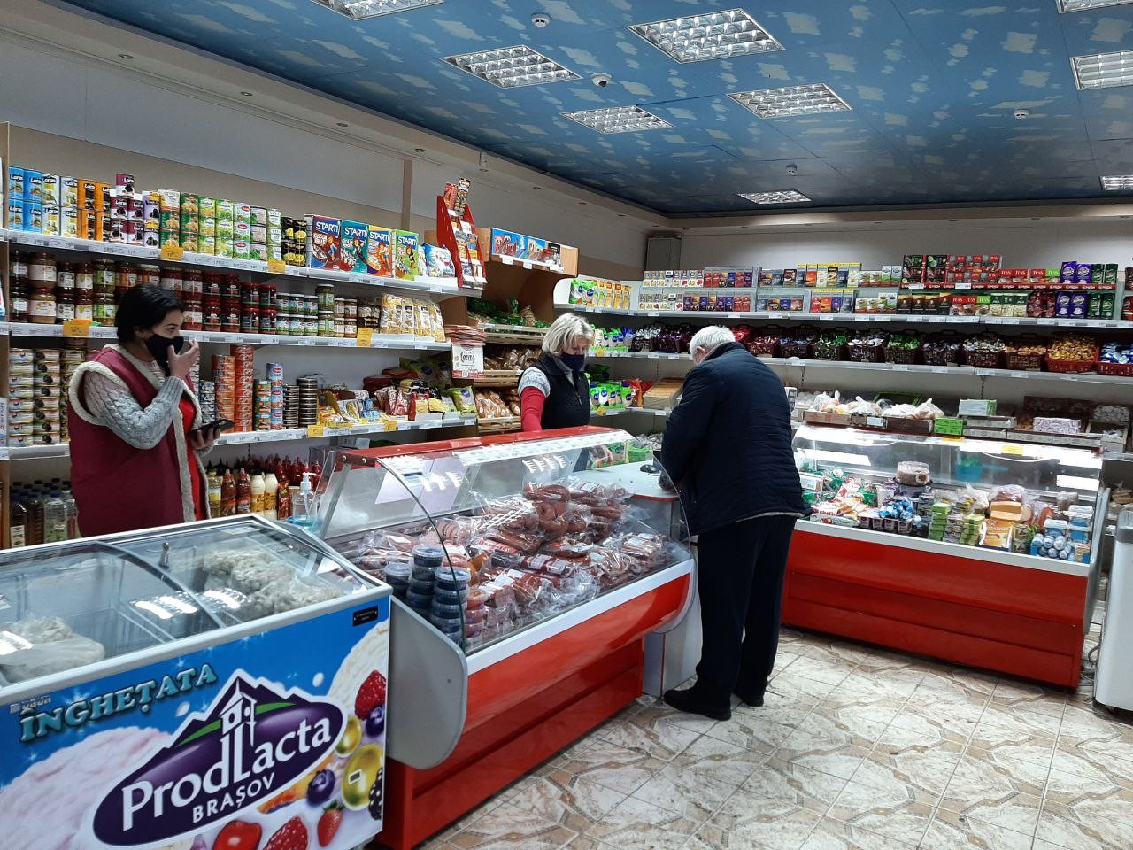 FOTO // Magazinele sociale, lansate la inițiativa lui Ilan Șor, îi ajută pe oameni