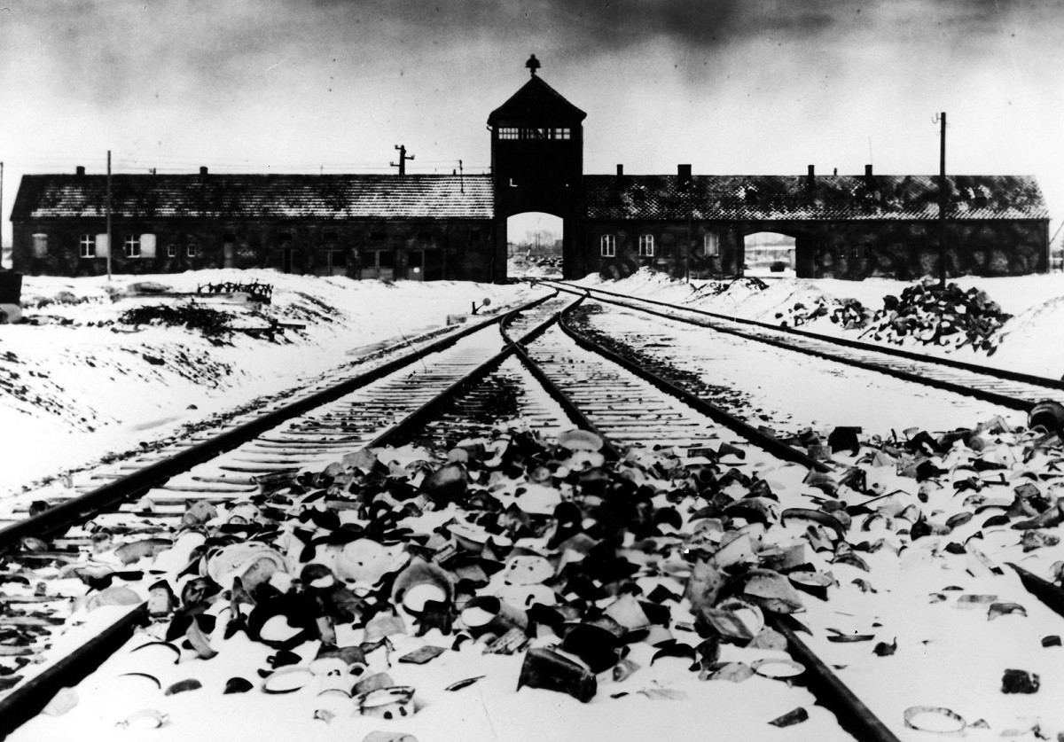 Viața în lagărul de la Auschwitz, considerat iadul pe pâmânt. De ce a fost ales acest loc. Peste 1,1 milioane de oameni au fost uciși