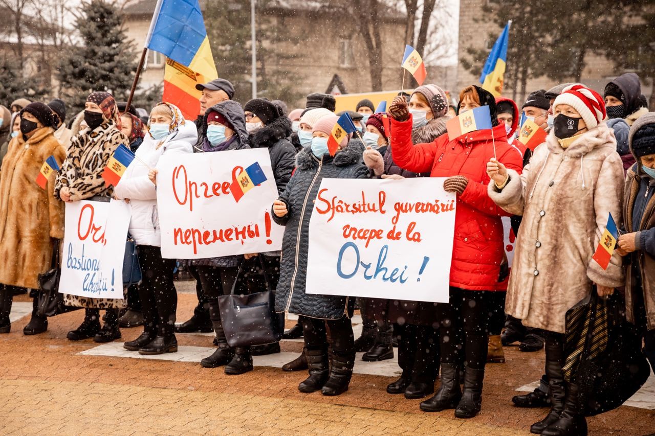FOTO // Protest la Orhei! Oamenii cer demisia Guvernului