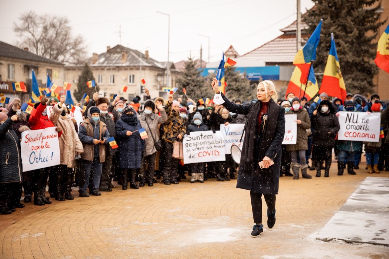 FOTO // Protest la Orhei! Oamenii cer demisia Guvernului