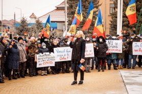 FOTO // Protest la Orhei! Oamenii cer demisia Guvernului