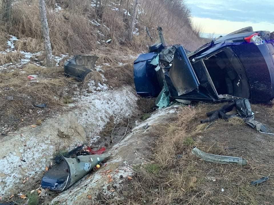 FOTO // Accident GRAV la Hâncești: șoferul și 2 minore, în vârstă de 17 ani, au avut nevoie de descarcerare