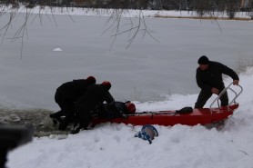Un pescar s-a prăbușit sub gheața lacului Ghidighici
