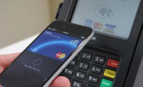 Apple vrea să concureze cu POS-urile: iPhone ar putea fi folosit pentru a accepta plăți cu cardul