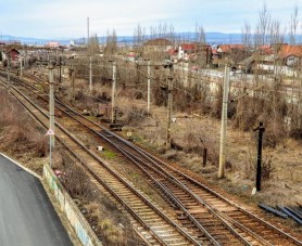 Accident feroviar în capitală. O tânără de 23 de ani a ajuns la spital după ce a fost tamponată de o locomotivă