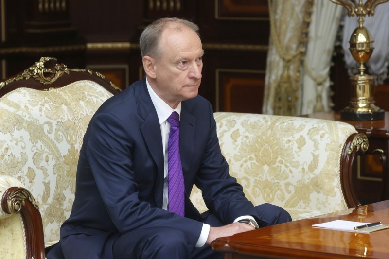 FOTO // Cine îi șoptește la ureche lui Vladimir Putin? Cei trei „apostoli” care i-ar putea influența decizia de a invada Ucraina