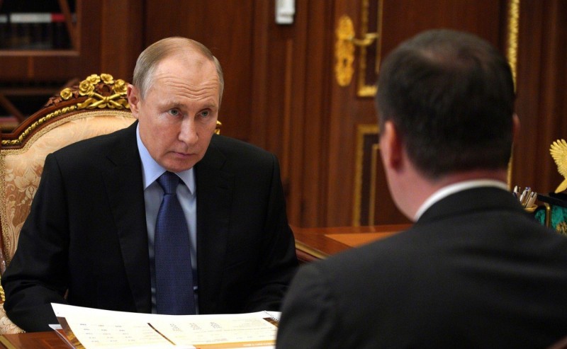 FOTO // Cine îi șoptește la ureche lui Vladimir Putin? Cei trei „apostoli” care i-ar putea influența decizia de a invada Ucraina