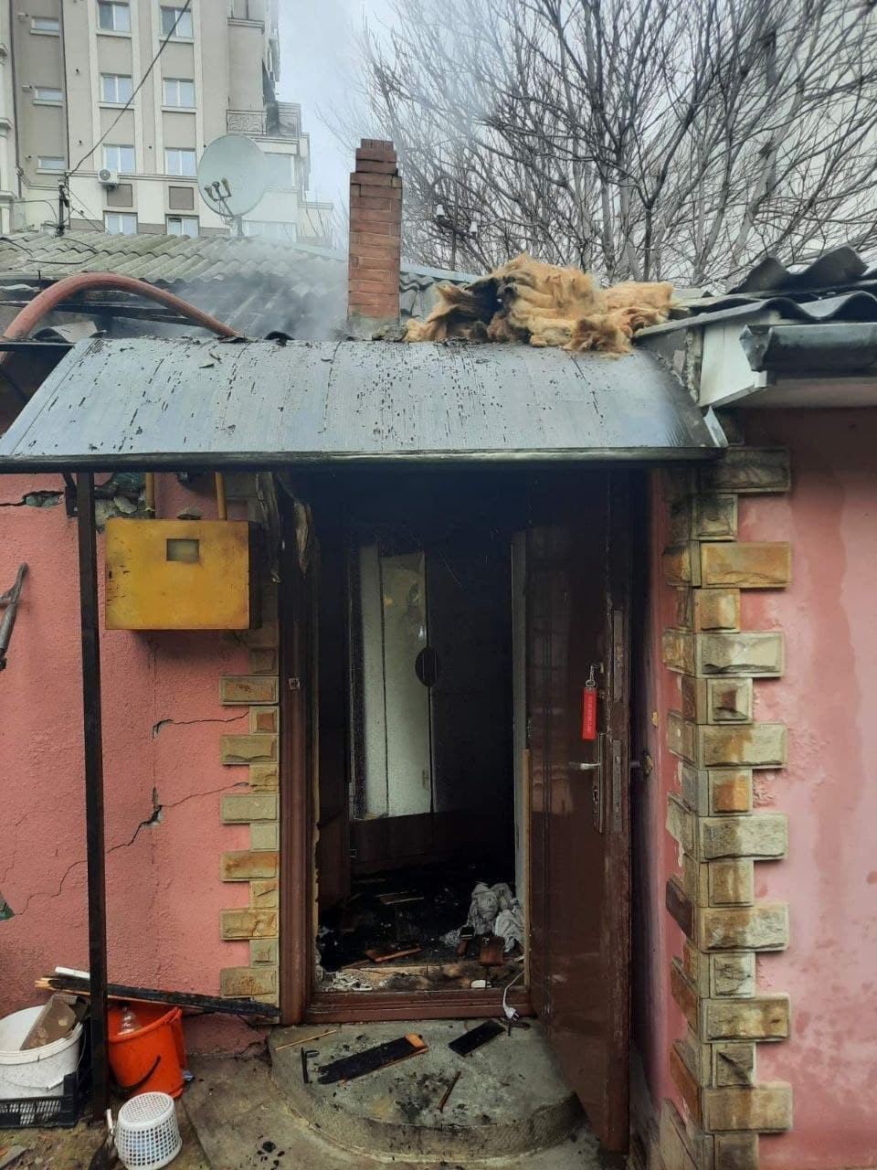FOTO // Incendiu în centrul Capitalei. O casă a luat foc