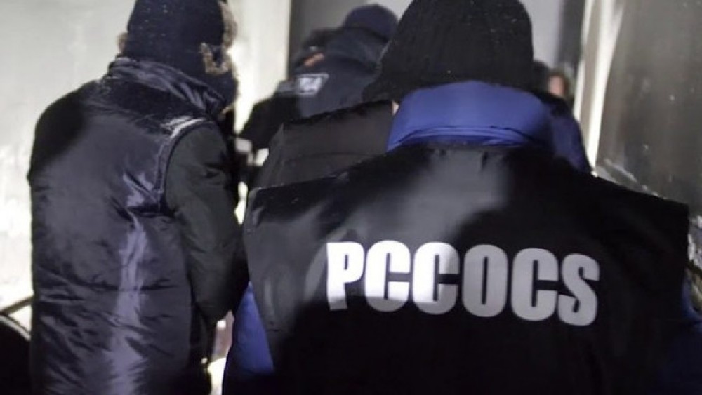 Încercau prin șantaj să estorcheze 83 mii dolari de la un moldovean aflat în SUA. Cei doi inși au fost reținuți de PCCOCS