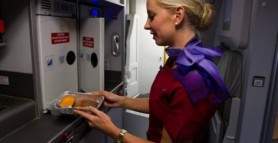 Motivul pentru care stewardesele nu mănâncă și nu beau produsele oferite pasagerilor în avion