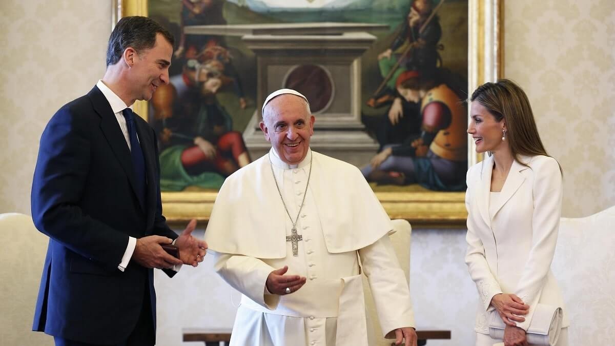 Protocolul de la Vatican. Cine sunt cele 7 femei din lume care pot purta alb în fața Papei