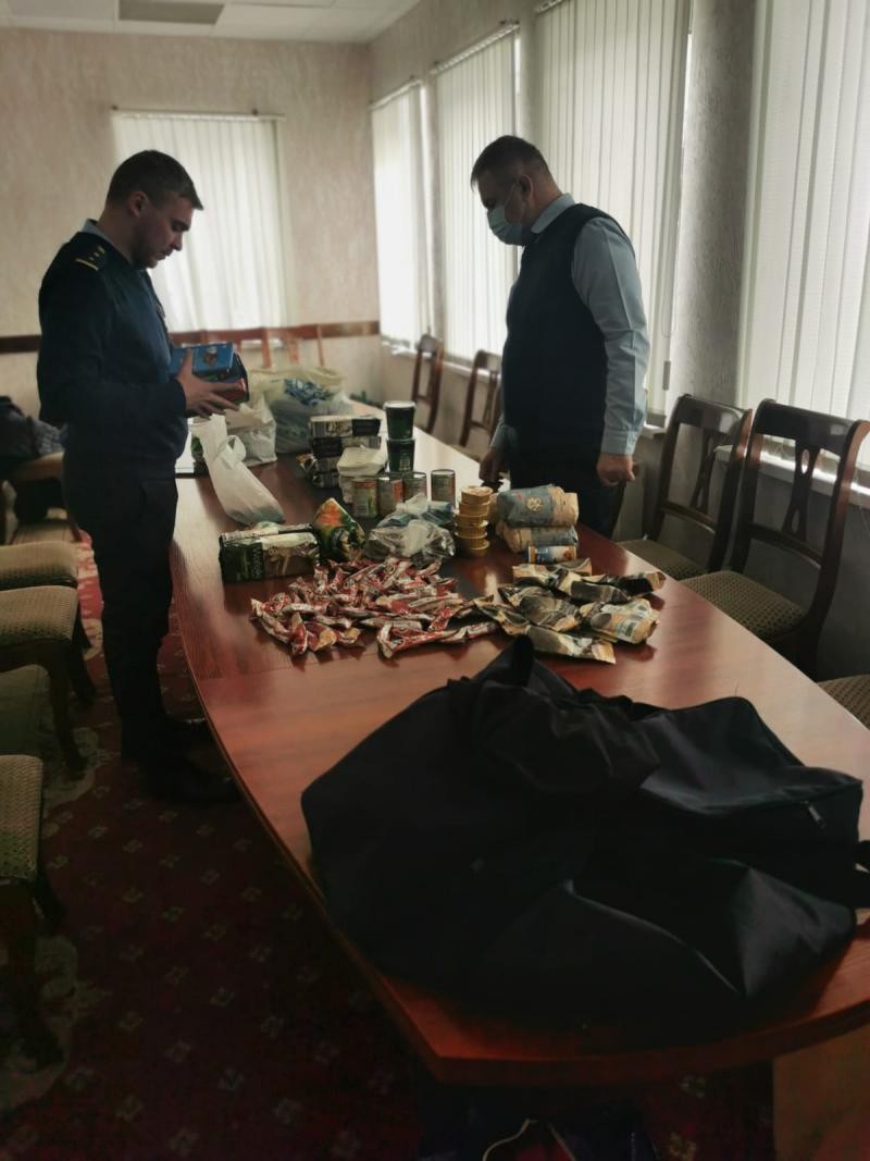 FOTO // Moldoveni din diasporă rămași fără de coletele transmise acasă. Au fost CONFISCATE la VAMĂ