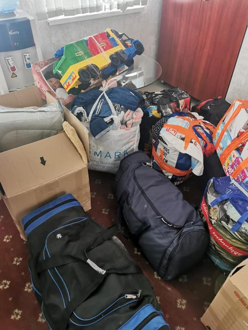 FOTO // Moldoveni din diasporă rămași fără de coletele transmise acasă. Au fost CONFISCATE la VAMĂ