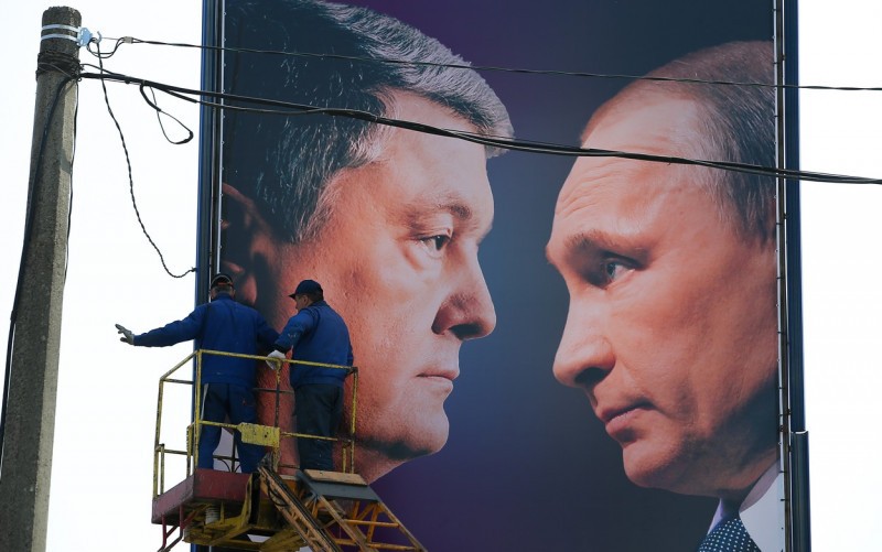 Politico: Macron a intrat în bârlogul ursului și a ieșit sfâșiat. Putin a pus tunurile pe NATO la întâlnirea cu președintele Franței