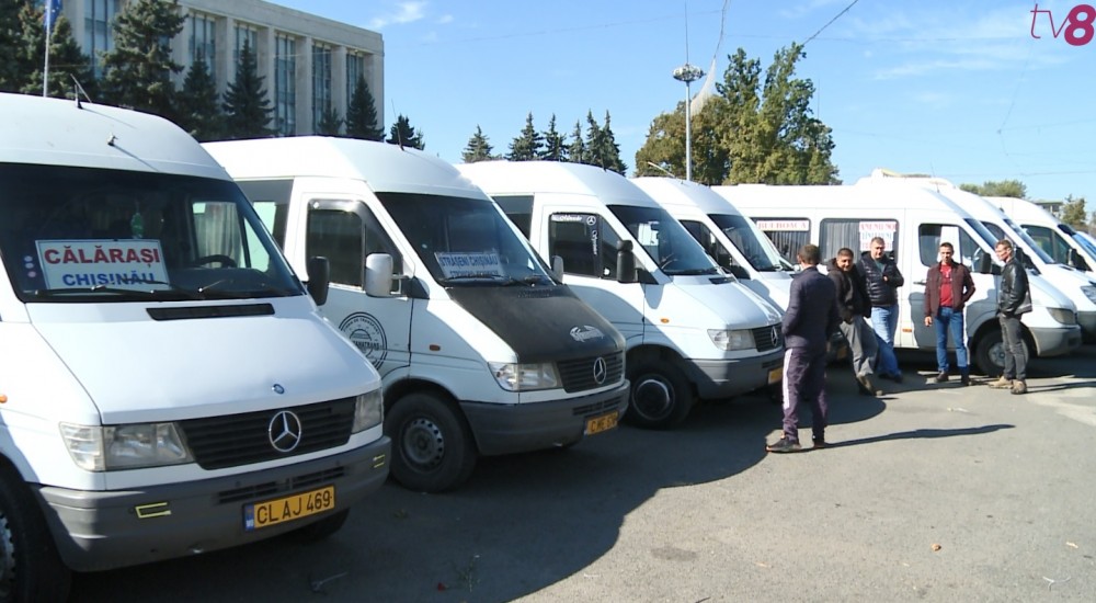 Transportatorii continuă protestul. Cursele regulate din țară sunt suspendate