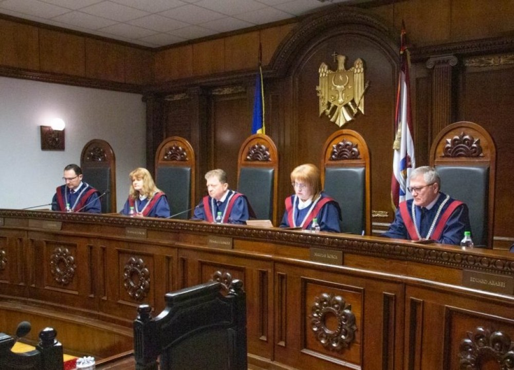 Judecătorii Curții Constituționale vor primi suplimentar de la buget aproape jumătate de milion de lei pentru premii anuale