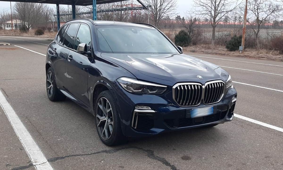 FOTO // Un BMW de 100 de mii de euro, căutat în Italia, depistat la Albița