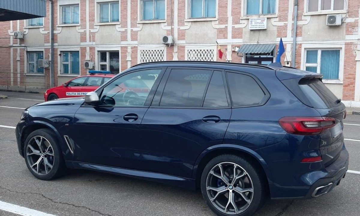 FOTO // Un BMW de 100 de mii de euro, căutat în Italia, depistat la Albița