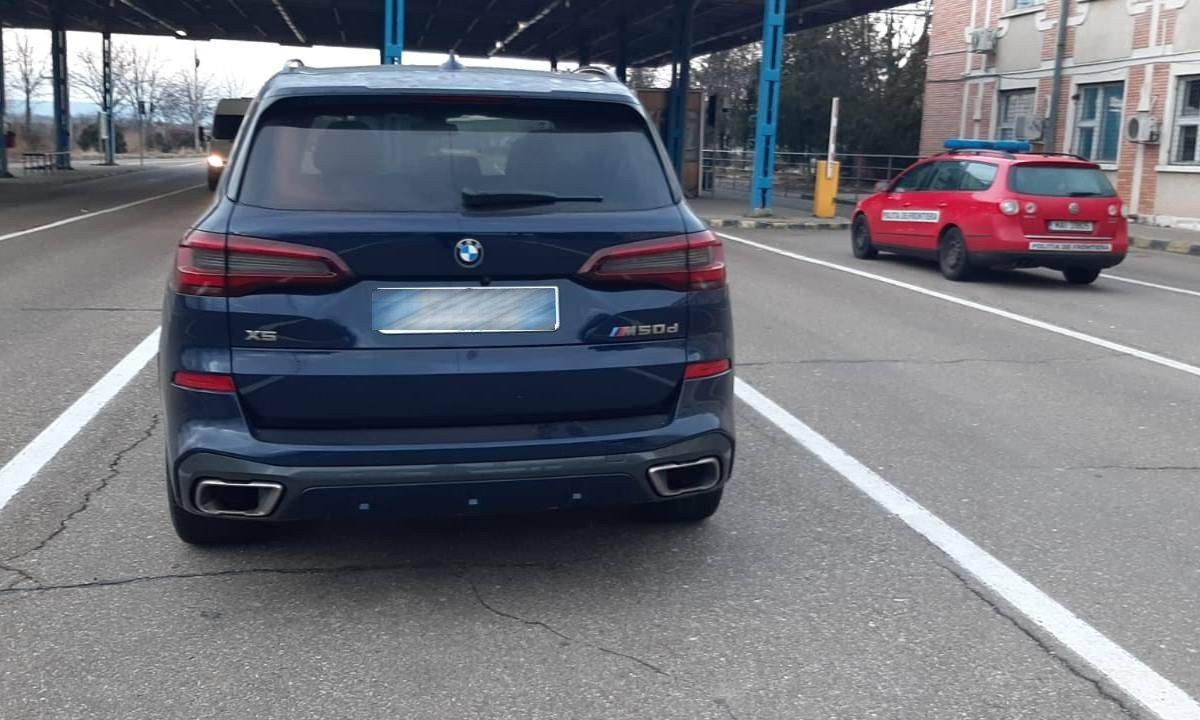 FOTO // Un BMW de 100 de mii de euro, căutat în Italia, depistat la Albița