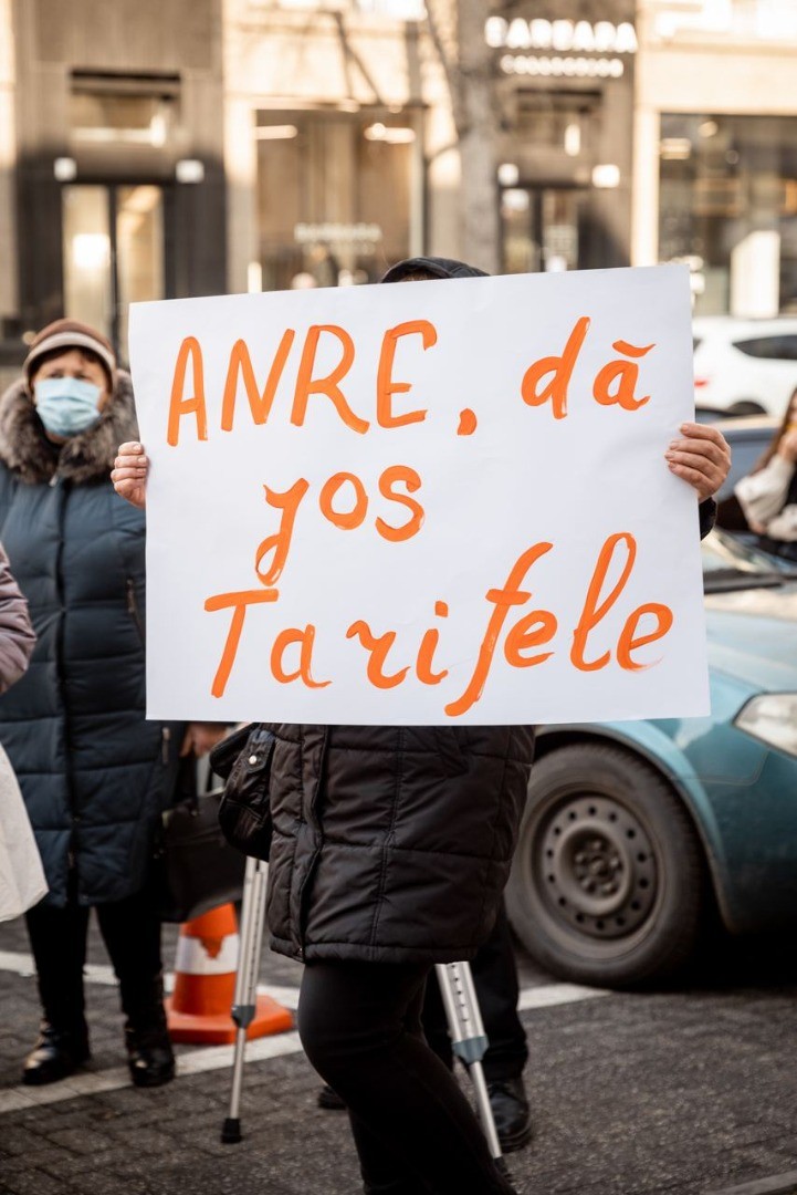 FOTO // Partidul „ȘOR” a protestat în fața ANRE și a cerut demisia reprezentanților acestei instituții
