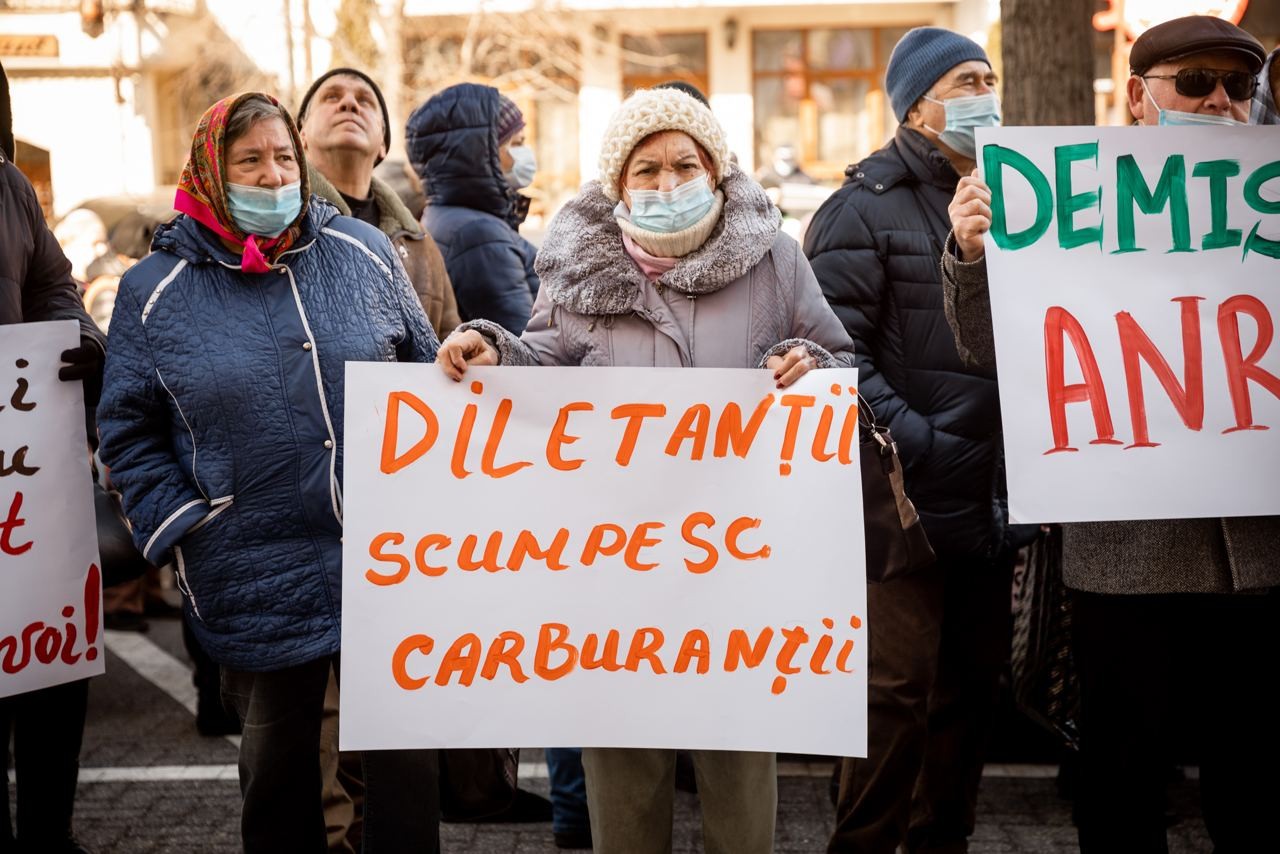 FOTO // Partidul „ȘOR” a protestat în fața ANRE și a cerut demisia reprezentanților acestei instituții