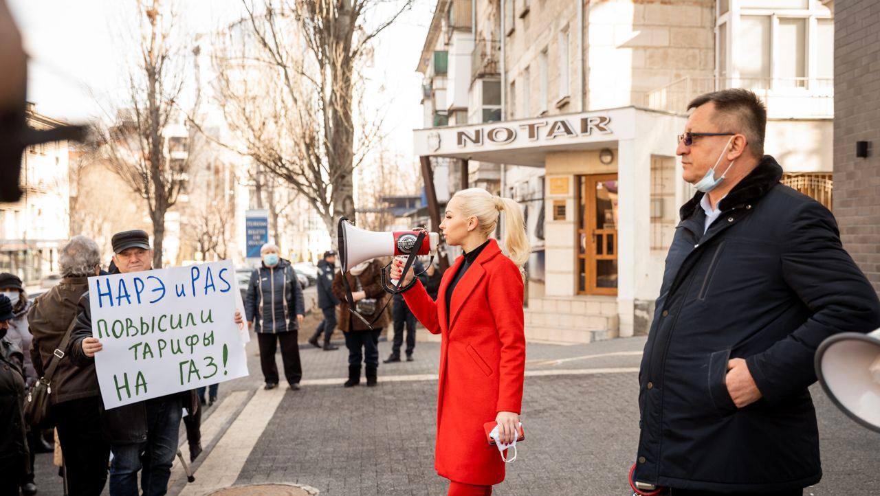 FOTO // Partidul „ȘOR” a protestat în fața ANRE și a cerut demisia reprezentanților acestei instituții