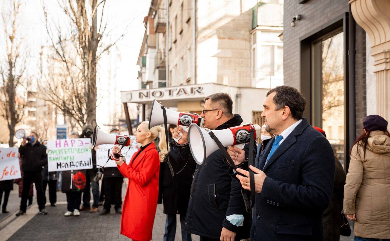 FOTO // Partidul „ȘOR” a protestat în fața ANRE și a cerut demisia reprezentanților acestei instituții