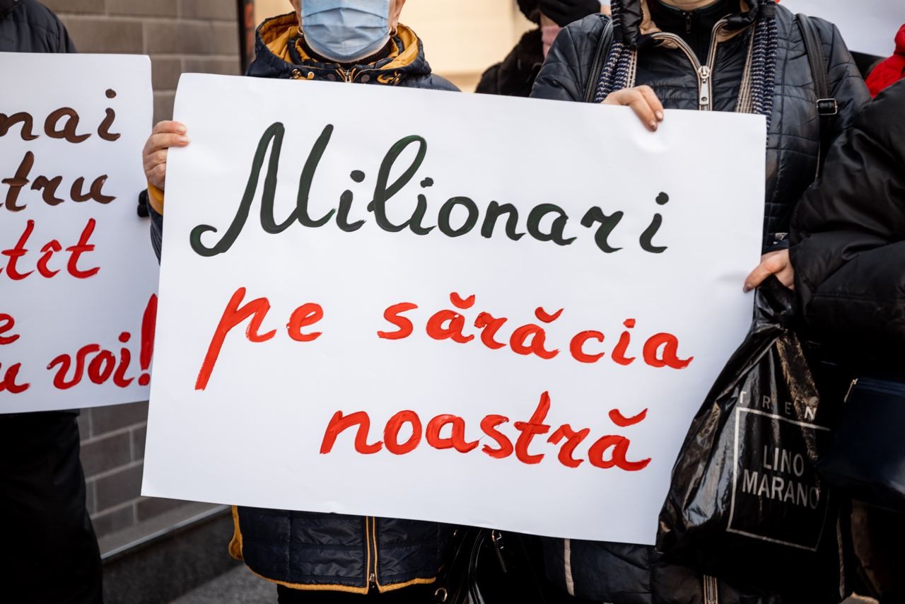 FOTO // Partidul „ȘOR” a protestat în fața ANRE și a cerut demisia reprezentanților acestei instituții