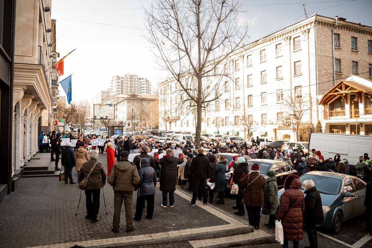 FOTO // Partidul „ȘOR” a protestat în fața ANRE și a cerut demisia reprezentanților acestei instituții