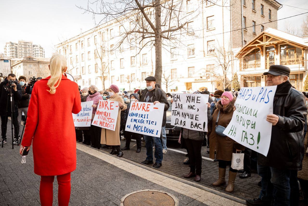 FOTO // Partidul „ȘOR” a protestat în fața ANRE și a cerut demisia reprezentanților acestei instituții