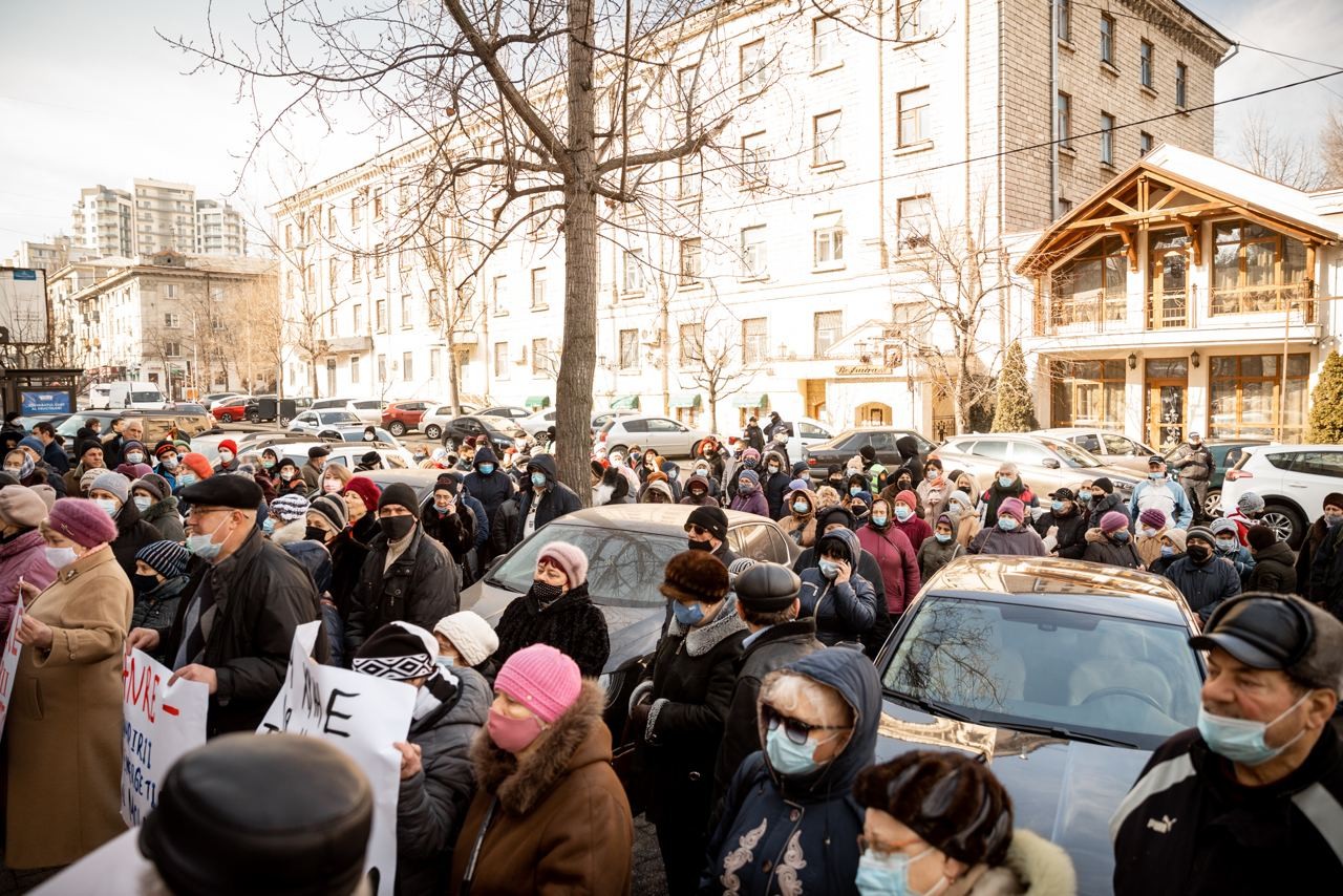FOTO // Partidul „ȘOR” a protestat în fața ANRE și a cerut demisia reprezentanților acestei instituții