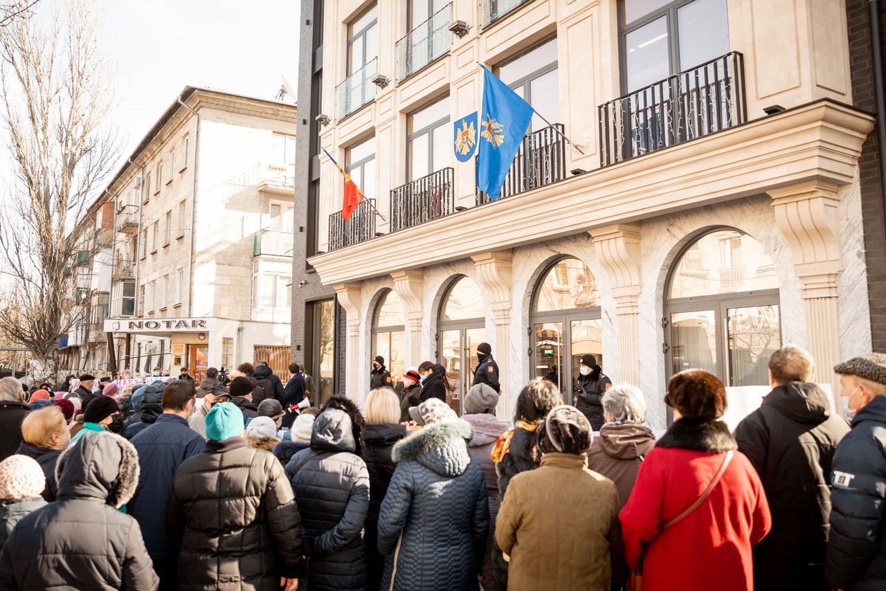 FOTO // Partidul „ȘOR” a protestat în fața ANRE și a cerut demisia reprezentanților acestei instituții
