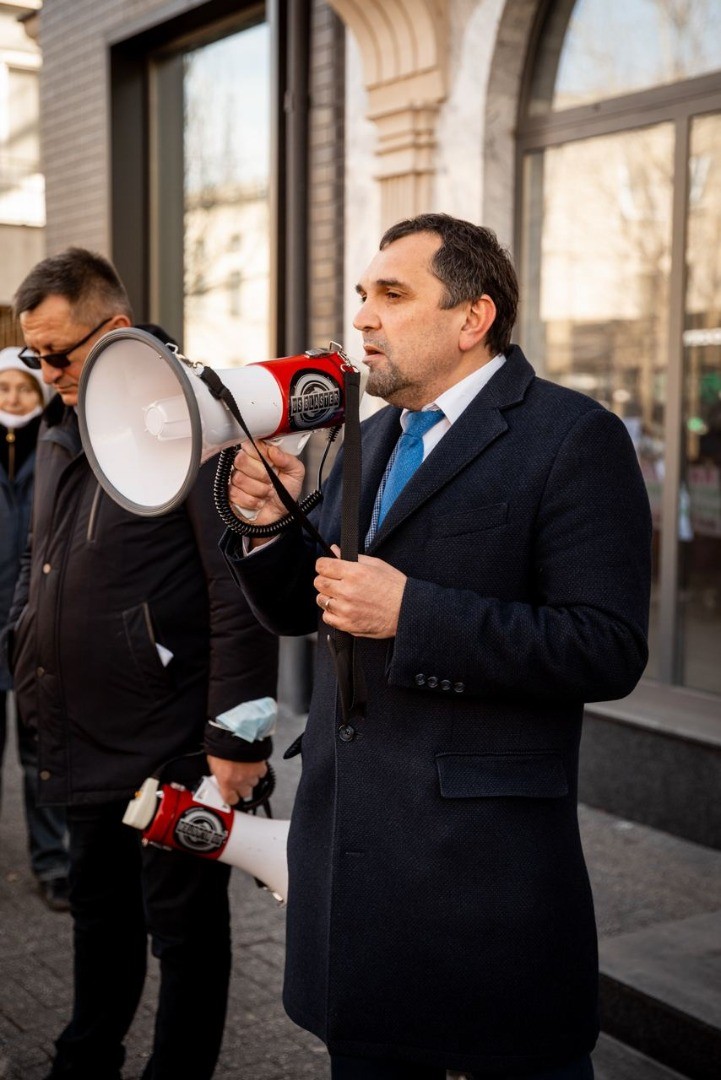 FOTO // Partidul „ȘOR” a protestat în fața ANRE și a cerut demisia reprezentanților acestei instituții