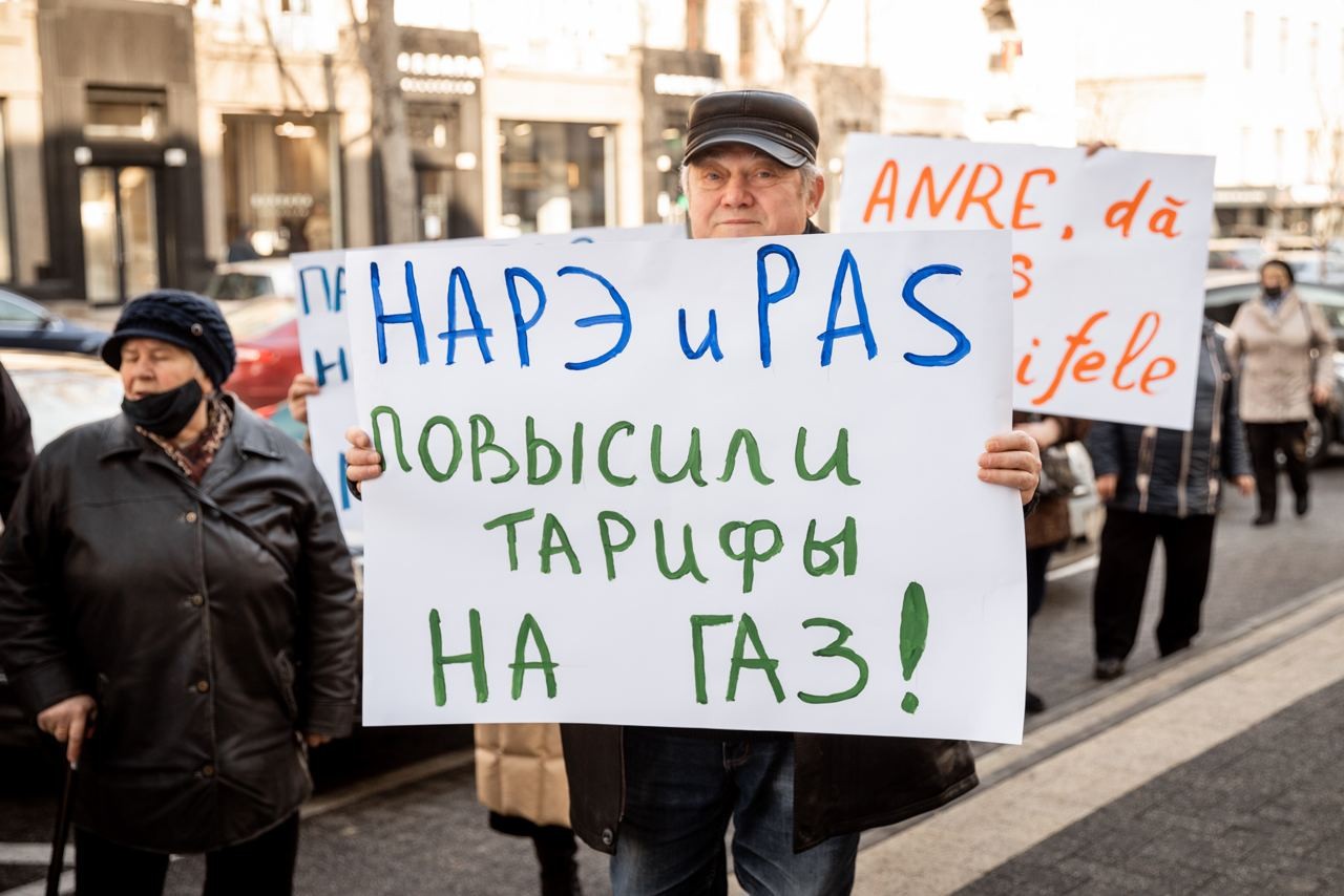 FOTO // Partidul „ȘOR” a protestat în fața ANRE și a cerut demisia reprezentanților acestei instituții