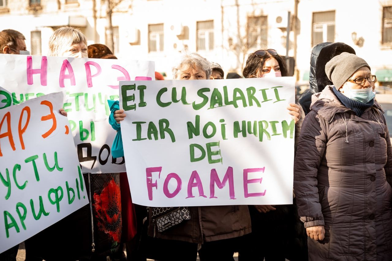 FOTO // Partidul „ȘOR” a protestat în fața ANRE și a cerut demisia reprezentanților acestei instituții
