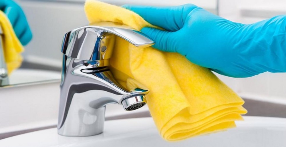 Soluții de curățat preparate în casă. Sigur ai și tu aceste ingrediente prin cămară