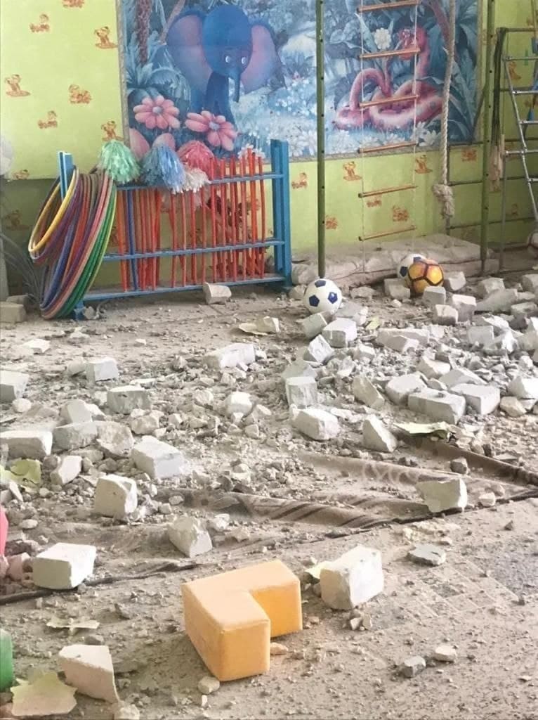 FOTO // Separatiștii proruși din Lugansk au tras un obuz într-o grădiniță plină de copii