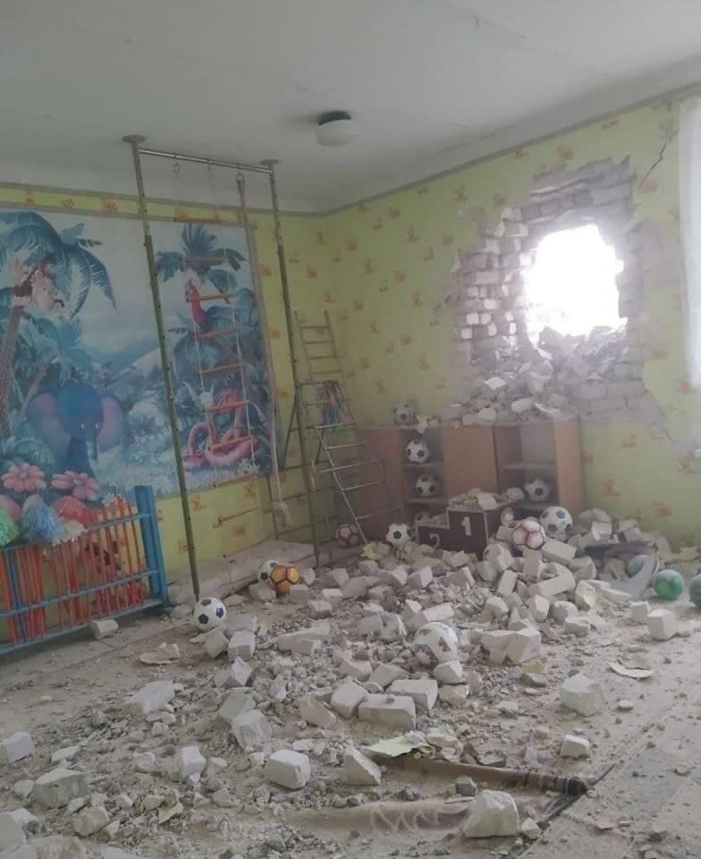 FOTO // Separatiștii proruși din Lugansk au tras un obuz într-o grădiniță plină de copii