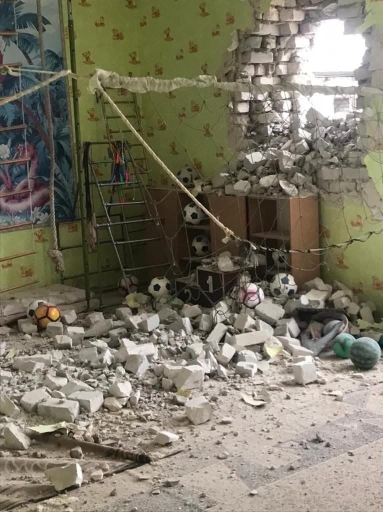 FOTO // Separatiștii proruși din Lugansk au tras un obuz într-o grădiniță plină de copii