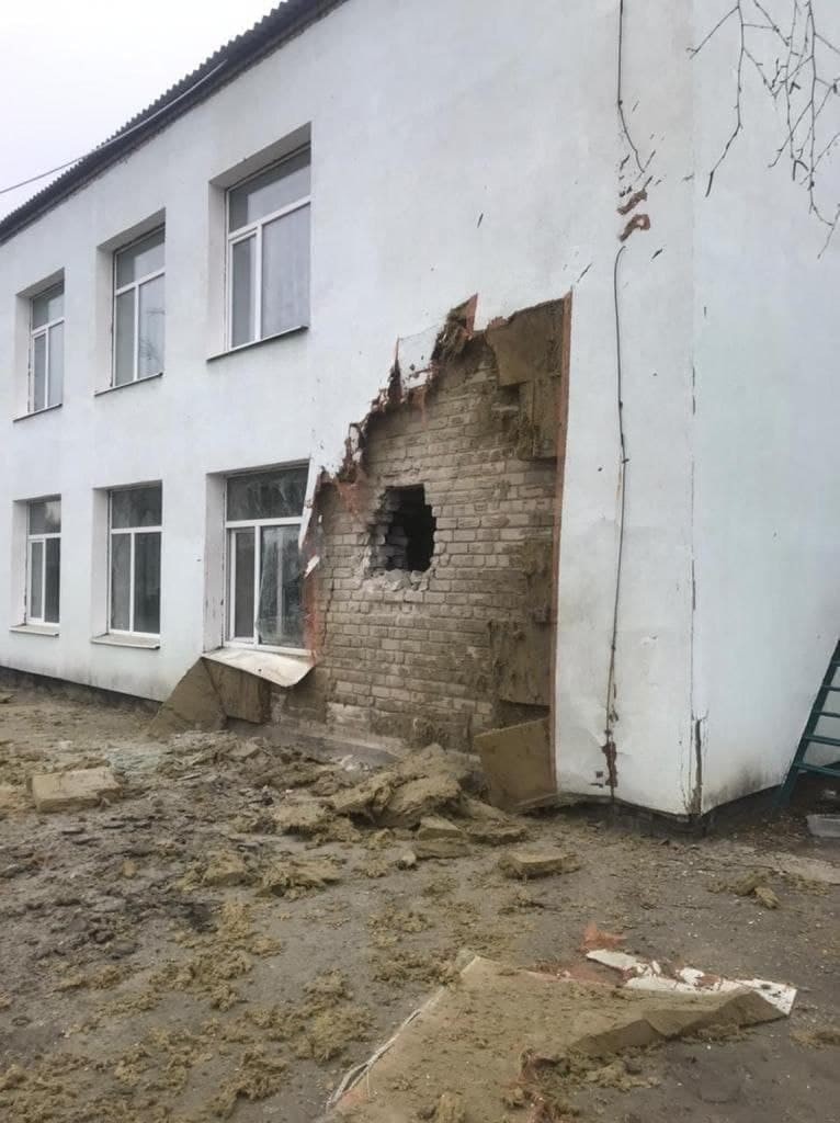 FOTO // Separatiștii proruși din Lugansk au tras un obuz într-o grădiniță plină de copii