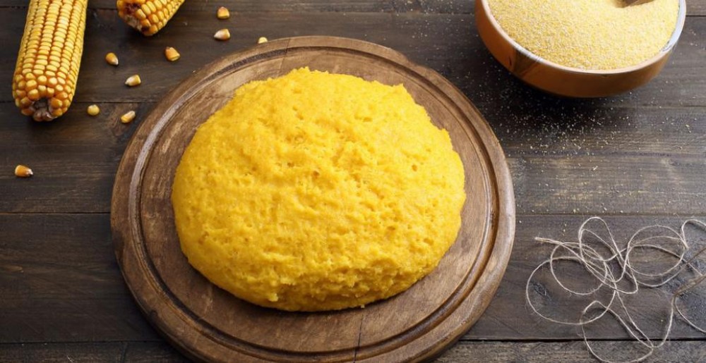Secretul banal al celei mai bune rețete de mămăligă. Ce ingredient e bine să adaugi în plus