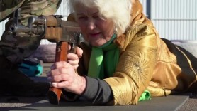 Ucraina își înarmează populația civilă: vor avea dreptul să poarte arme de foc