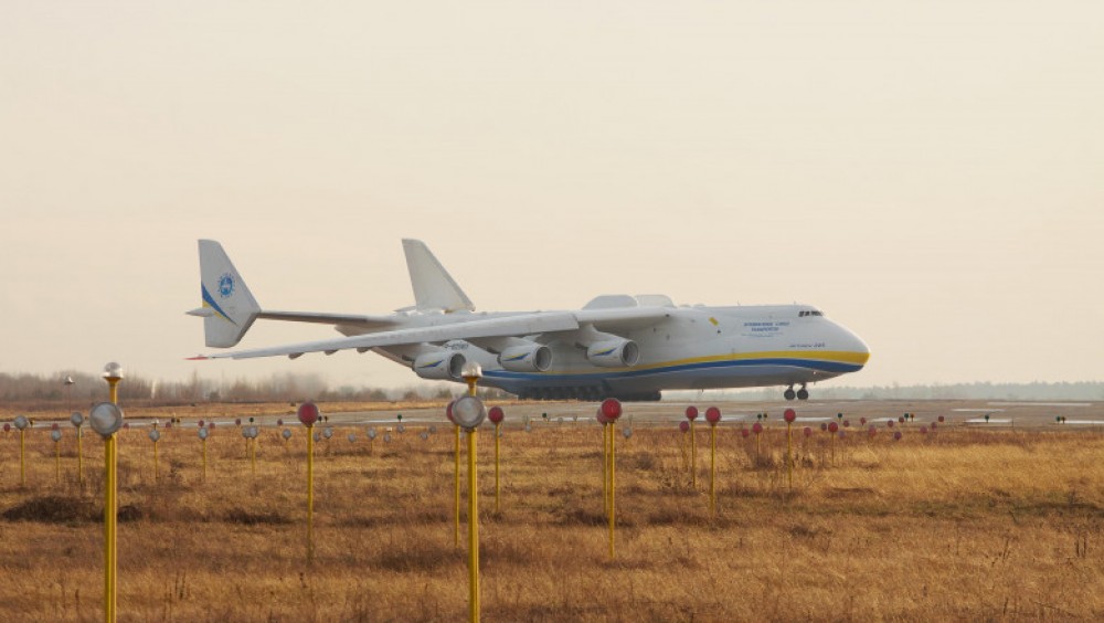 Ultima ORĂ // Rușii au cucerit un aeroport militar de lângă Kiev. Anunț făcut de Zelenski
