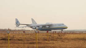 Ultima ORĂ // Rușii au cucerit un aeroport militar de lângă Kiev. Anunț făcut de Zelenski